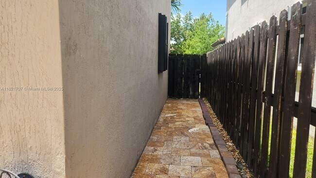 Building Photo - 25309 SW 118 Ct