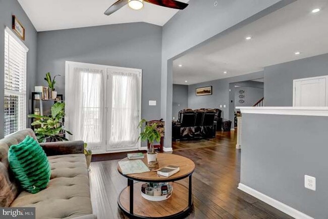 Building Photo - 1704 Scenic Manor Dr