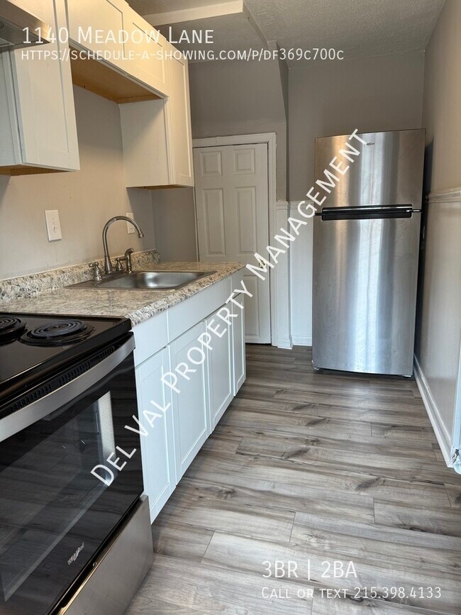 Building Photo - 1140 Meadow Ln