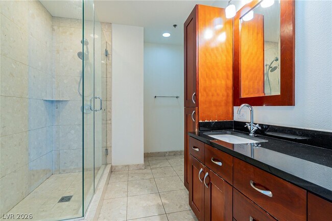 Building Photo - 4525 Dean Martin Dr