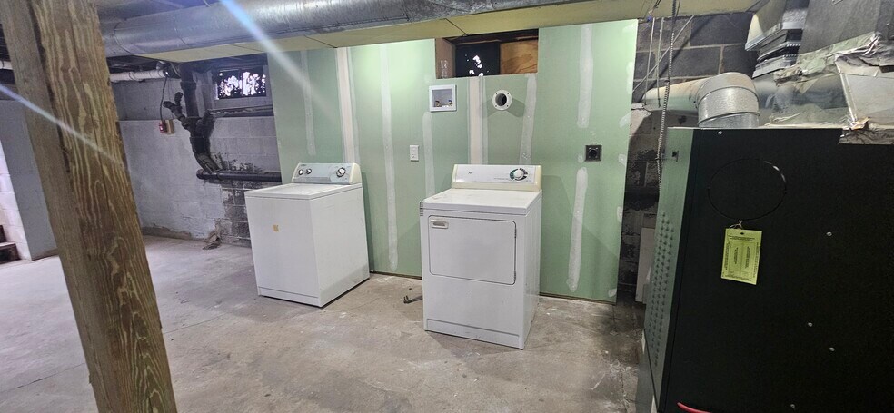 Building Photo - 665 Milford Point Rd