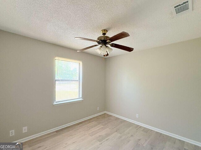 Building Photo - 142 Woodvalley Ct