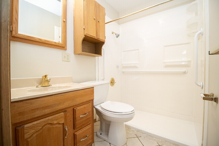 Building Photo - 731 Reineck Dr