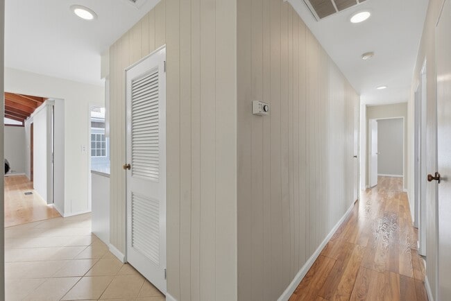 Building Photo - 5611 S Quincy St