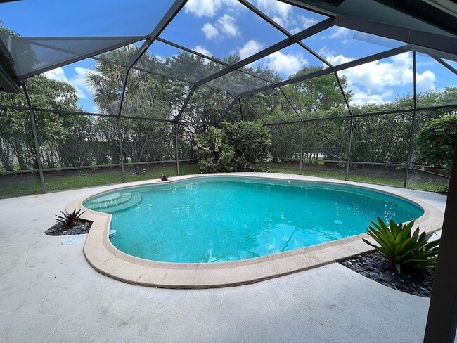 Building Photo - 1250 SW 15th Ave