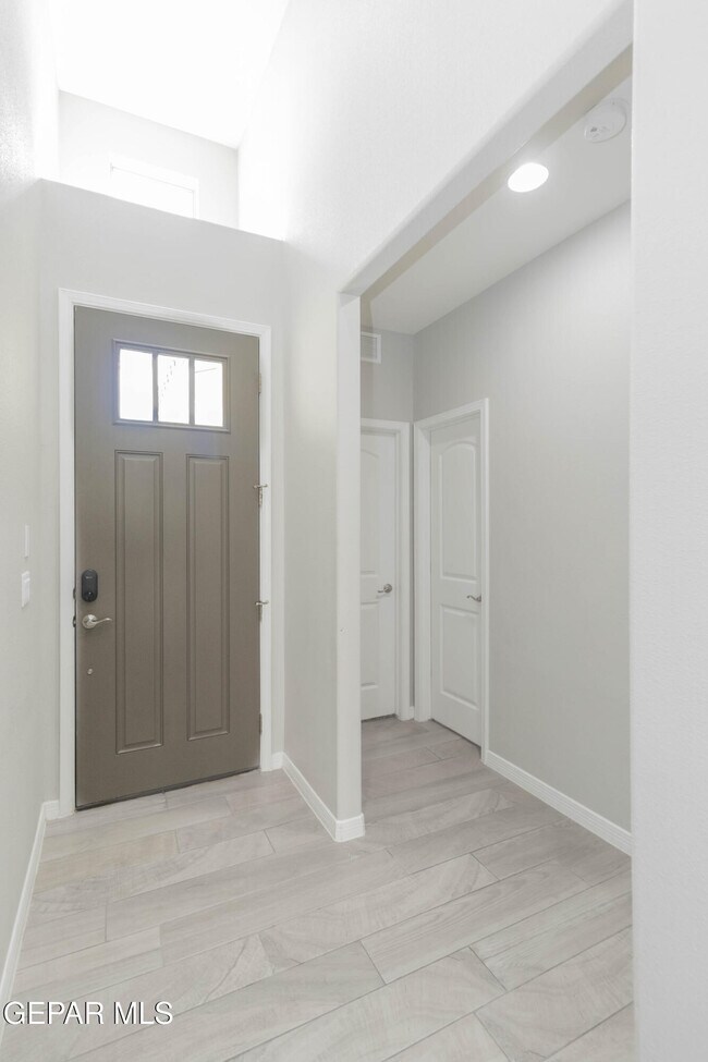 Building Photo - 13815 Paseo De Plata Dr