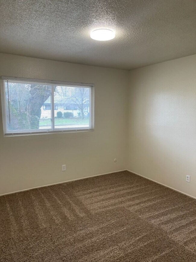 Building Photo - 3313 Willow Ln