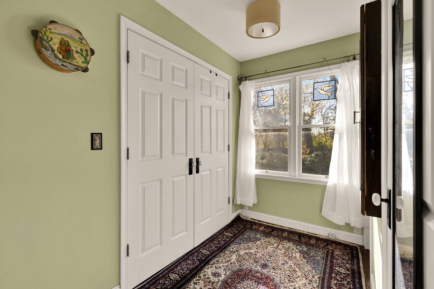 Building Photo - 207 V St NE