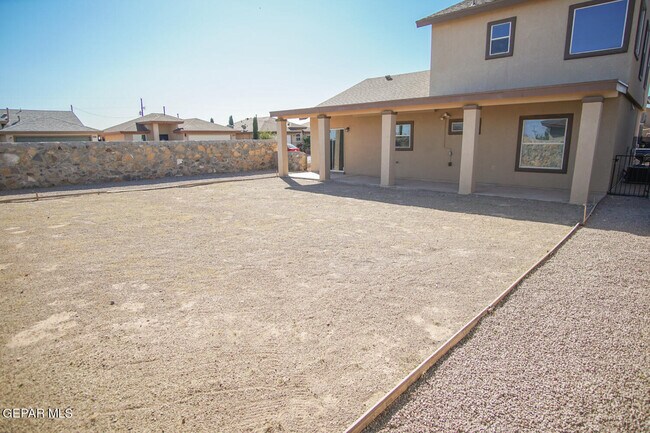 Building Photo - 12945 Hueco Hill Dr