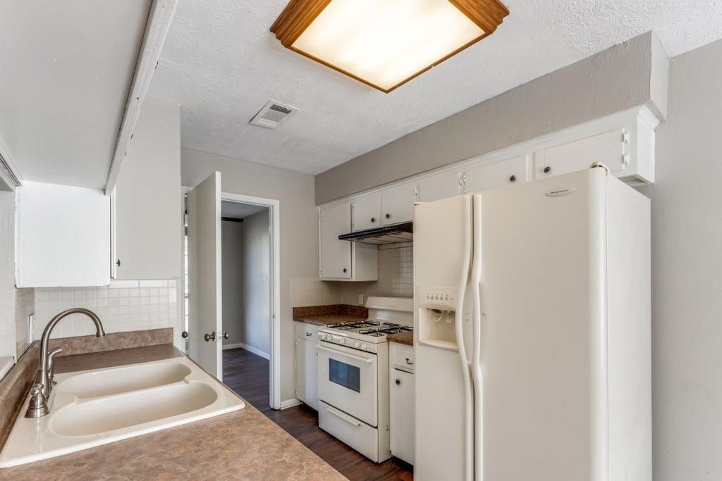 Building Photo - 3120 Royal St