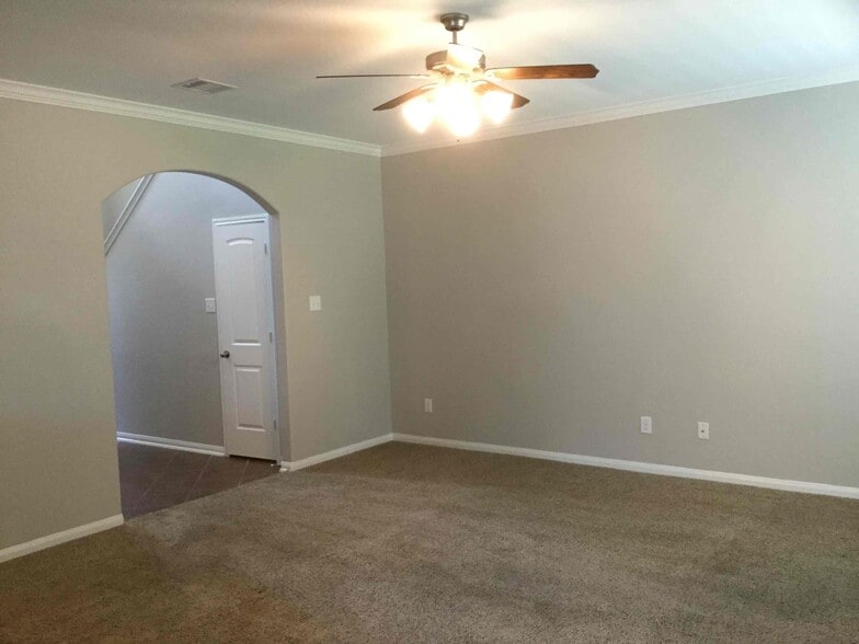 Building Photo - 139 Piney Pathway