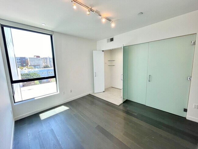 Building Photo - 2BR/2BA Inner Mission Boutique Condo w/Parking, Storage, Laundry – PROGRESSIVE