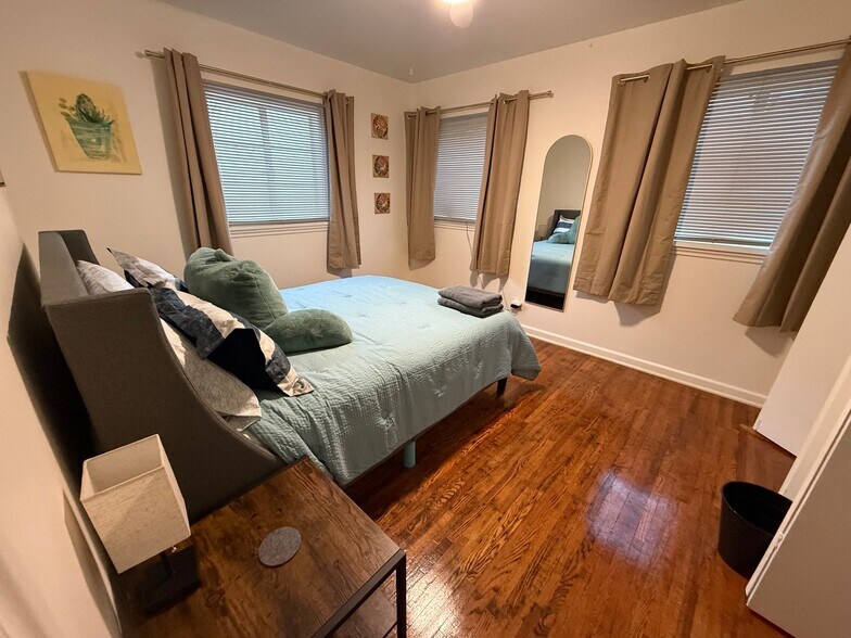 Building Photo - 2924 Piedmont Dr