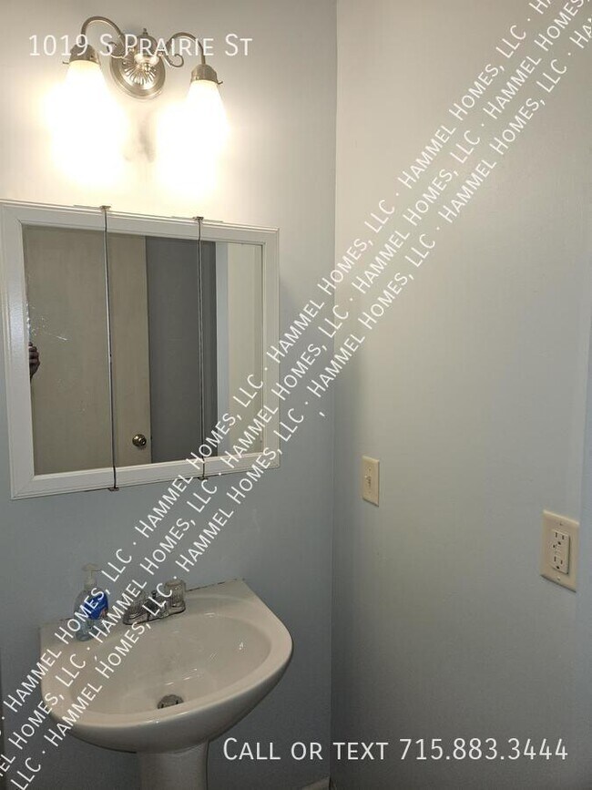 Building Photo - 1019 S Prairie St