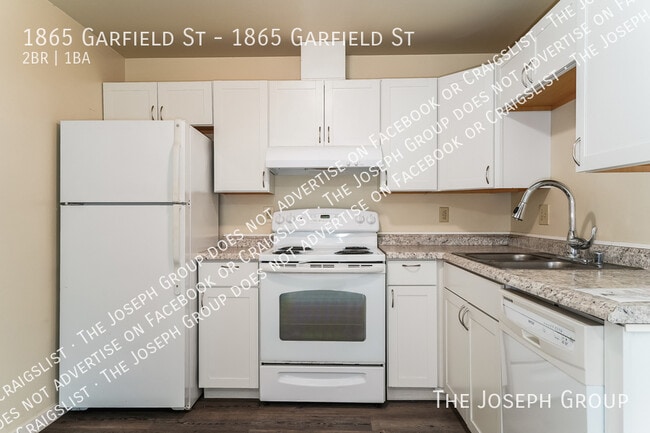 Building Photo - 1865 Garfield St