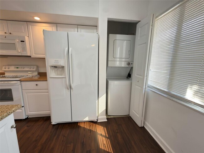 Building Photo - 1301 SW 142nd Ave