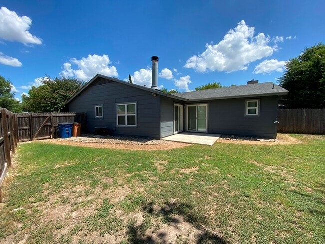 Building Photo - 3411 Lynridge Dr