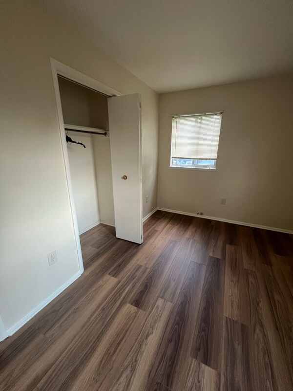 Building Photo - 425 Hebner St