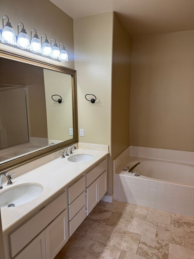 Building Photo - Beautiful 2 Bedroom/2 Bathroom + Bonus Room in Gated Community