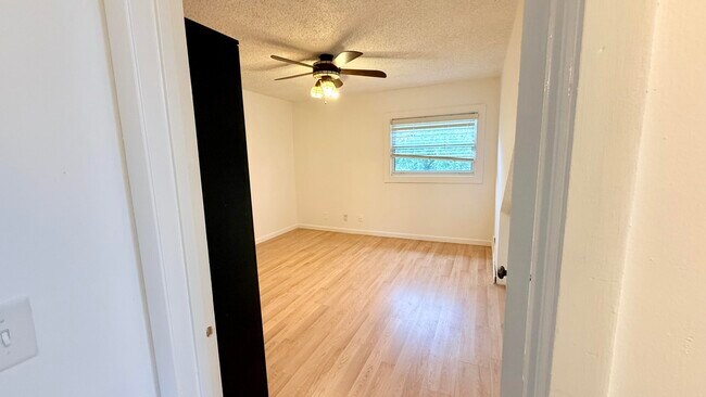 Building Photo - 9243 Green Meadows Way