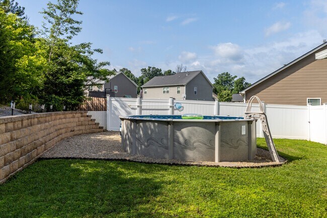 Building Photo - 1416 Madison Oaks Rd