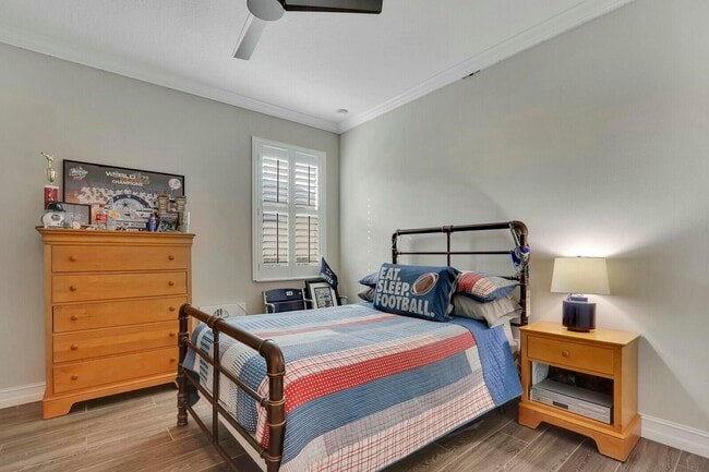 Building Photo - 6120 NW Cullen Way