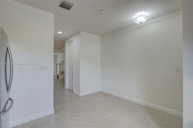 Building Photo - 406 SW 14th Ave