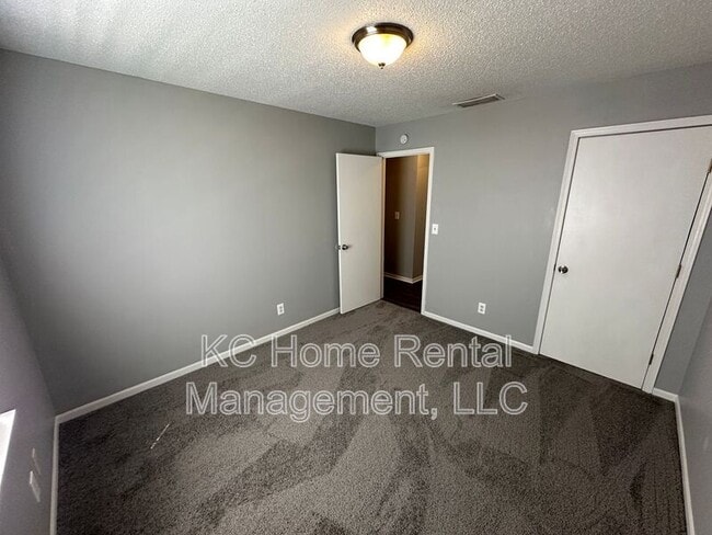 Building Photo - 506 A Skyvue Dr