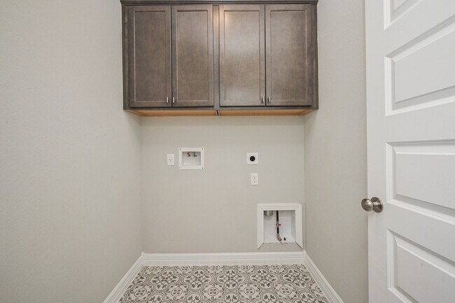 Building Photo - 24550 Carleton Lake Ln