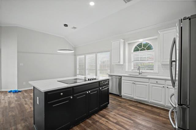 Building Photo - 805 Saratoga Dr