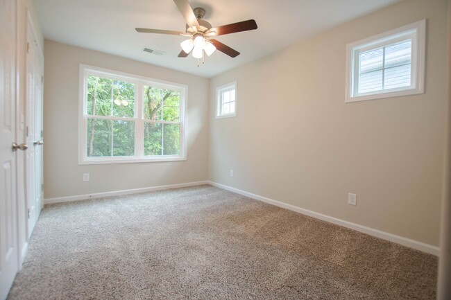 Building Photo - Pet Friendly Two Bedroom!