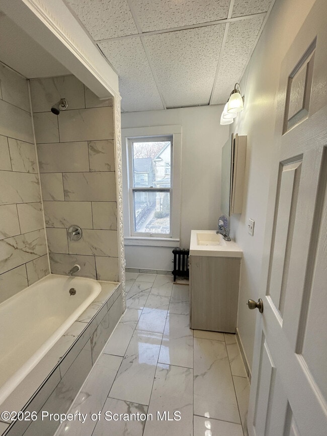 Building Photo - 210 N Bromley Ave