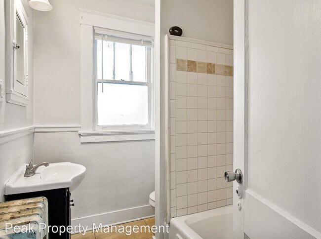 Building Photo - 4 br, 2 bath House - 1304 Bainbridge St.