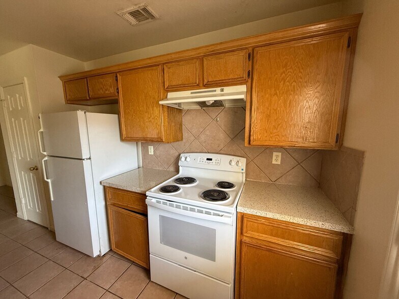 Building Photo - 1309 Nicholas Cir