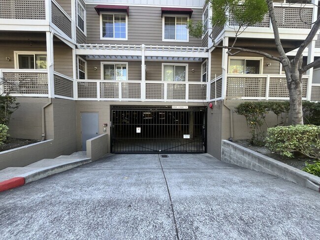 Building Photo - 2 Bedroom 2 bath Available in Sunnyvale, C...