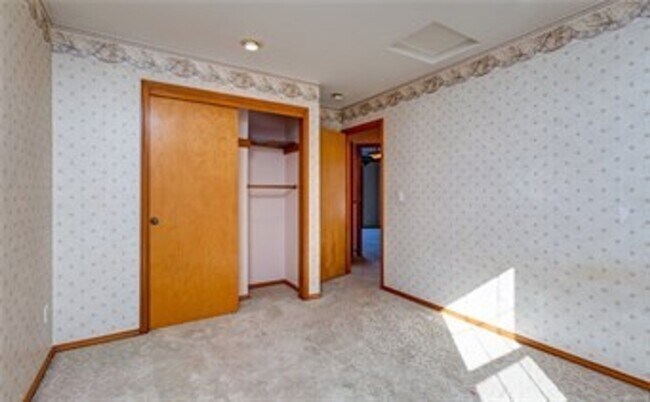 Building Photo - PRELEASING: 4 bdrm/1.5 bath house near WWU Park-N-Ride