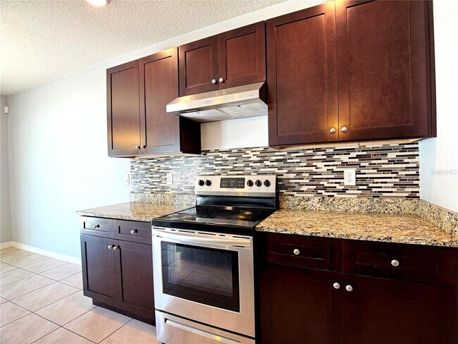 Building Photo - 389 Tanglewood Dr