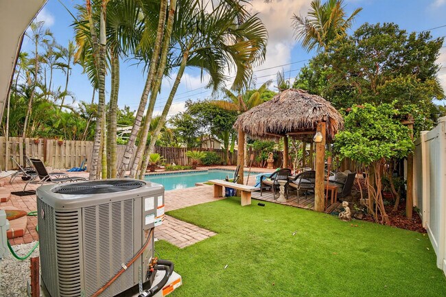 Building Photo - 1606 NE 15th Ave