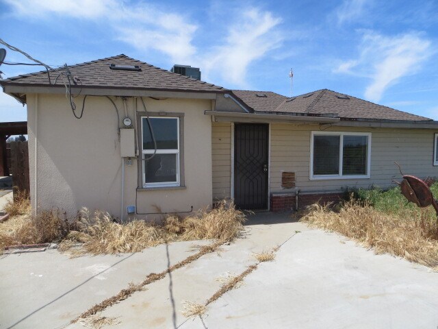 Building Photo - Country Home, 4BR+ Den/2BA, Blt 1960’s - L...