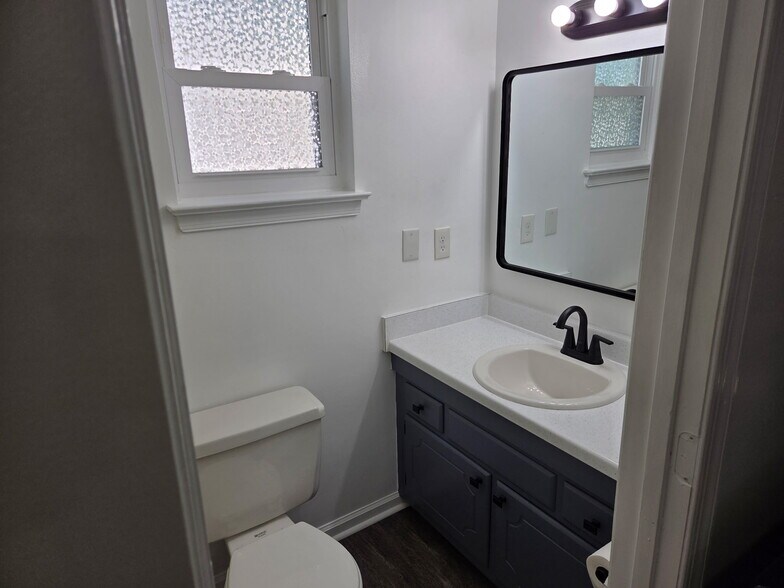 2nd bathroom (full) - 1802 Edmund Ave NE