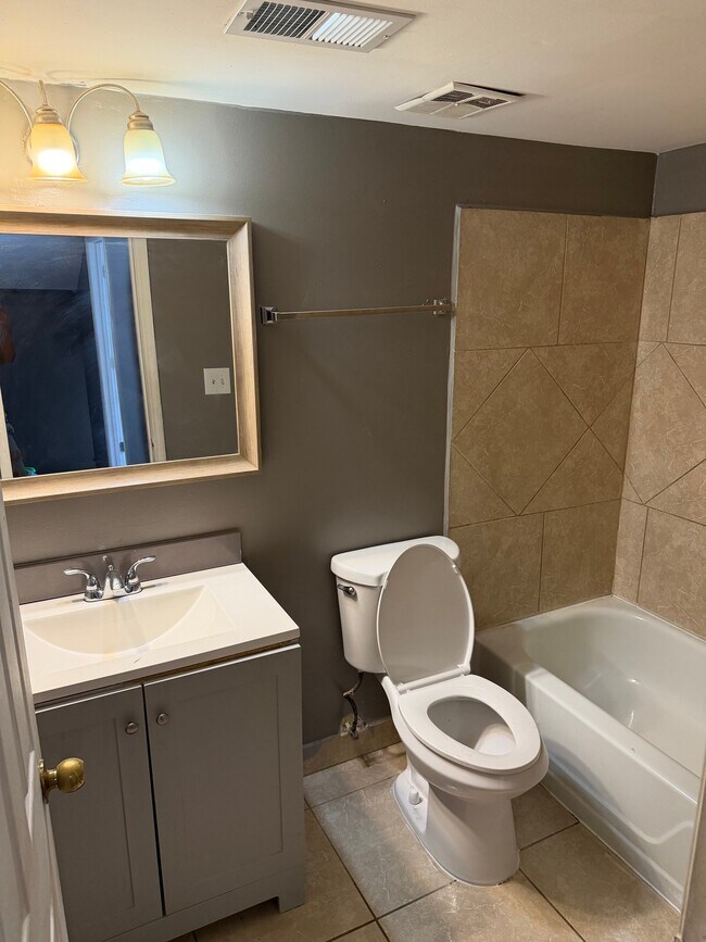Building Photo - 6432 Woodstone Way