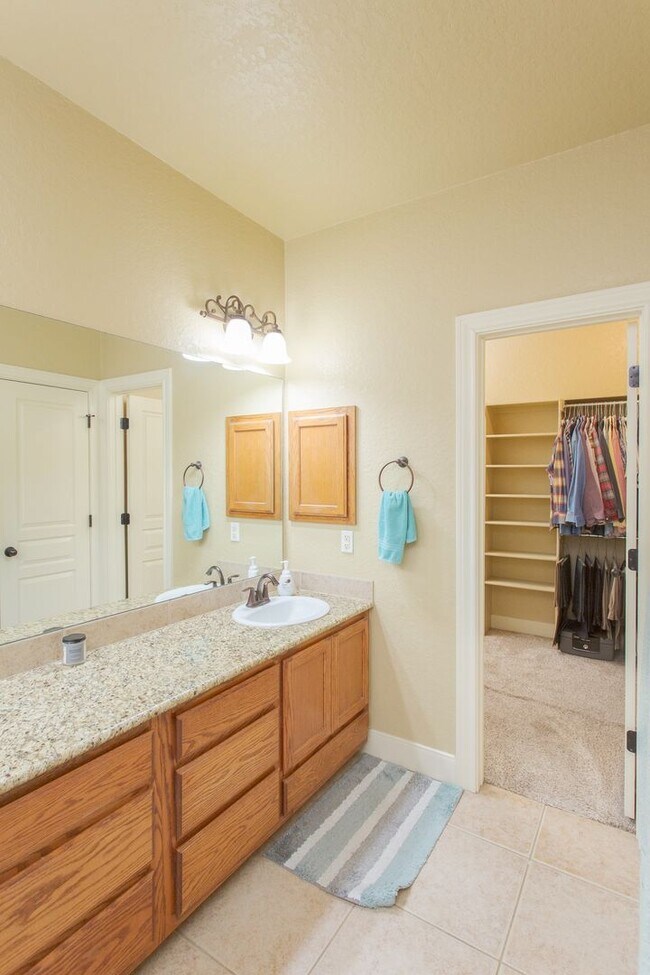 Building Photo - Beautiful 4 Bedroom Rental Home in Lytle, ...