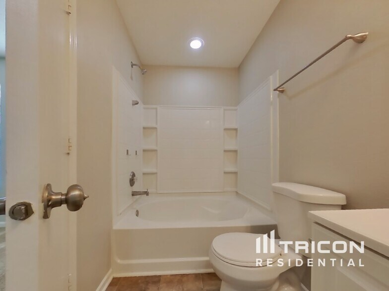 Building Photo - 6409 Alonzo Dr