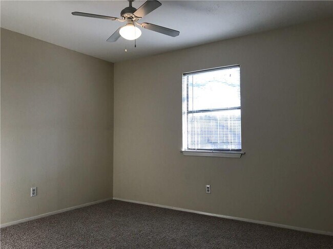 Building Photo - 1203 W 49th St