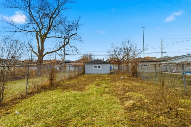 Building Photo - 8824 S Wabash Ave