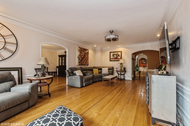 Building Photo - 6901 S Oglesby Ave