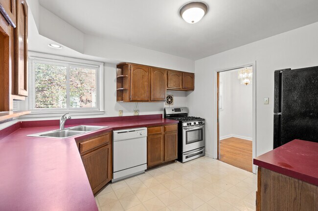 Building Photo - 2057 Heather Way