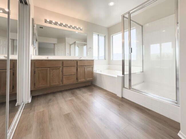 Building Photo - RARE 6 BEDROOM HOME FOR RENT IN OPTIMUM LO...