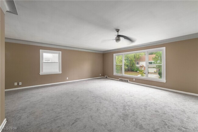 Building Photo - 23728 Glenhill Dr