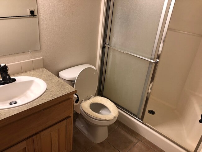 Building Photo - 525 S Glenmoor Dr